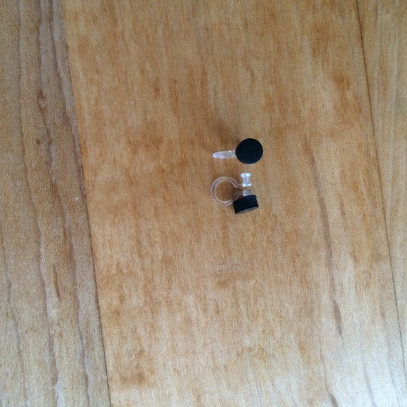 Black/brown invisible clip on earring - Picture 5 of 7